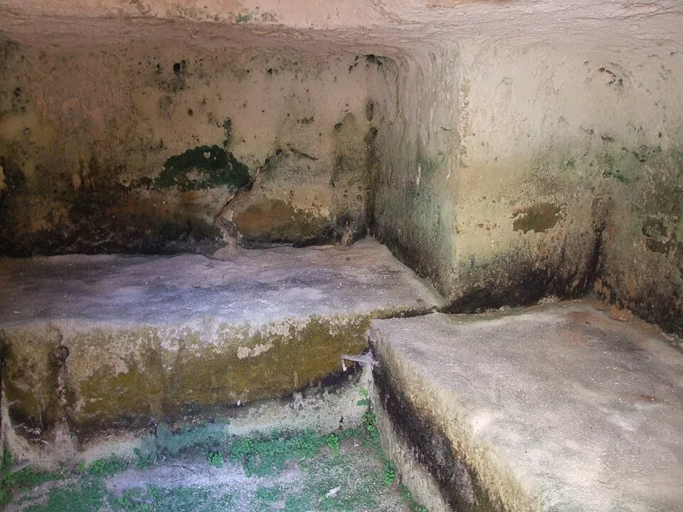 Makronissos Tombs